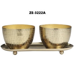 Fabricant OEM/ODM de bougeoirs décoratifs dorés pour collections internationales de produits de décoration intérieure pour Noël et événements religieux - Product Image 4