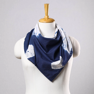 Foulards carrés personnalisés à impression numérique Tissu de soie léger Accessoires de mode élégants Parfaits pour l'approvisionnement en vrac - Product Image 1