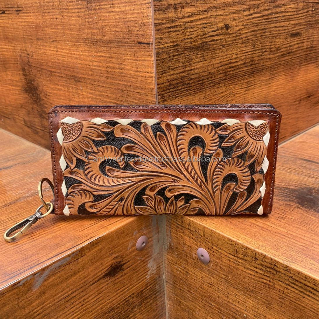 สีน้ำตาล