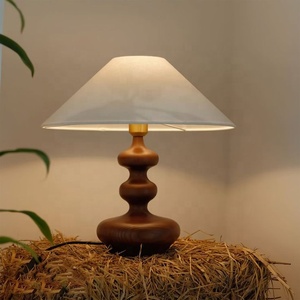 Lampe de chevet écologique E26 avec base en bois et abat-jour en fer, design moderne pour la chambre à coucher - Product Image 5