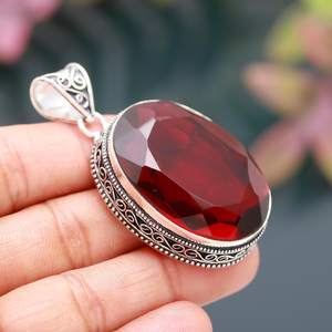 Colgante de Plata de Ley 925 Hecho a Mano con Granate Rojo de Mozambique, Forma Ovalada, Joyería Vintage - Product Image 5