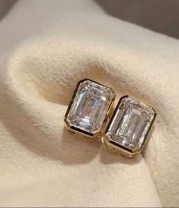 Boucles d'oreilles solitaires en diamant de laboratoire scintillant 1,00 carat, taille émeraude, pour unisexe, en or massif 14 carats, bijoux fins pour fiançailles et promesse - Product Image 2