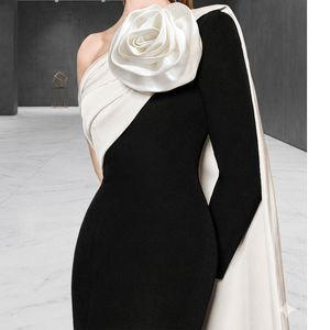 Vestido Arquitectónico Rosa Monocromático: Este llamativo vestido largo hasta el suelo con diseño vanguardista y minimalismo moderno. - Product Image 6