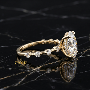 Anillo de Compromiso de Diamante de Corte Ovalado Premium en Oro de 18K, Elegante Anillo de Novia Solitario - Product Image 2