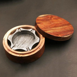 Cendrier moderne en acier Damas fait main, élégant, design métallique pour table et décoration intérieure - Product Image 2