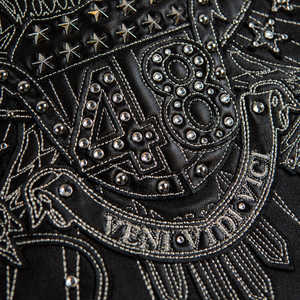 Veste universitaire en cuir de vache écologique imperméable avec logo brodé personnalisé, patchwork en cuir de mouton noir et col montant en cuir PU - Product Image 3