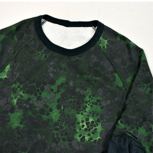 เสื้อสเวตเชิ้ตฟลีซลายพรางสีเขียวสำหรับผู้ชาย ลดราคาพิเศษสำหรับฤดูหนาว สกรีนลายแบบนูนได้ตามสั่ง สไตล์ลำลองแนวสตรีทแวร์ พิมพ์ลายแบบซับลิเมชั่นตามสั่ง - Product Image 3