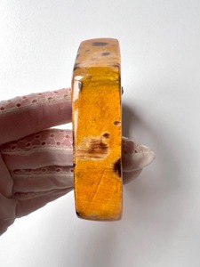 Brazalete de madera orgánica de color natural, tamaño y diseño personalizados, brazalete cómodo. - Product Image 3