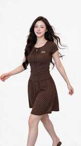Vestido coreano de verano Oneten Apparel para mujer, camiseta ajustada con manga casquillo y cuello con lazo, falda acampanada con lunares, color marrón - Product Image 5