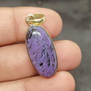 Colgantes de Charoita Natural de Alta Calidad, Estilo Bohemio, Chapados en Oro, Forma Ovalada, Venta al Por Mayor - Product Image 1