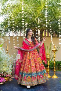 NUEVO ESTILO MODERNO, SALWAR KAMEEZ REVERSIBLE CON ESTAMPADO DIGITAL Y BORDADO, DUPATTA DE SEDA CHINON ACOMPANJADA DE FORRO, ESTILO FIESTA/BODA, PARA TODAS LAS TEMPORADAS - Product Image 2