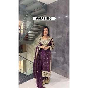 Hermoso Salwar Kameez de Algodón con Parte Superior e Inferior Bordadas y Dupatta con un Atractivo Diseño de Lentejuelas - Product Image 4