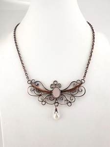 Collier en cuivre élégant avec un charme traditionnel et un attrait de mode contemporain pour femmes - Product Image 1