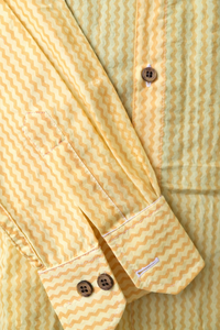 Camisa de algodón a rayas con estampado a mano |   Camisa Verde y Blanca con Botones |   Camisa Unisex Hecha a Mano por Artesanos |   Top de Moda Sostenible - Product Image 2