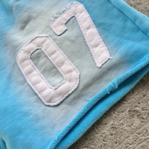 Pantalones Cortos de Felpa Gruesos con Logotipo Personalizado, Estilo Desgastado 07, Apliques, Ropa Urbana, Fabricante, Proveedor OEM, en Blanco - Product Image 3