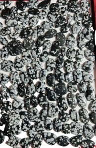 Cabochon en obsidienne flocon de neige naturelle 100 % unique, taille personnalisée, pierre précieuse en vrac de qualité AAA pour la fabrication de bijoux - Product Image 1