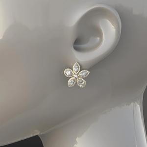 Boucles d'oreilles clous fantaisie en or massif 14K plaqué rhodium, serties de moissanite et de diamants en grappe, monture à griffes, cadeau d'anniversaire étincelant - Product Image 5