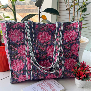 Sac fourre-tout réversible en coton matelassé imprimé à la main, grand format, orange et rose, sacs à bandoulière faits à la main pour les voyages - Product Image 1