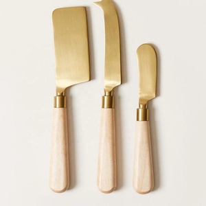 Ensemble d'épandeurs de fromage uniques Épandeur de fromage à poignée en forme de souris plaqué or personnel avec lame plaquée argent - Product Image 3