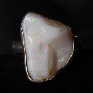 แหวนโอปอลออสเตรเลียธรรมชาติขัดเงาแบบหยาบ ประดับเงิน ดีไซน์คลาสสิก เหมาะสำหรับงานปาร์ตี้ งานแต่งงาน ของขวัญสำหรับเธอ สินค้ามาใหม่ - Product Image 1