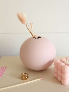 Vase rond en céramique rose, minimaliste, fait main, glaçure mate, 4-8 pouces, pour table, maison, mariage, fête - Product Image 1
