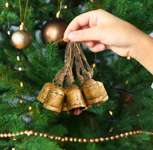 Ensemble de 10 clochettes de Noël rustiques faites à la main en laiton, clochettes de vache suspendues, décorations d'arbre vintage, décorations dorées antique, vente en gros - Product Image 6