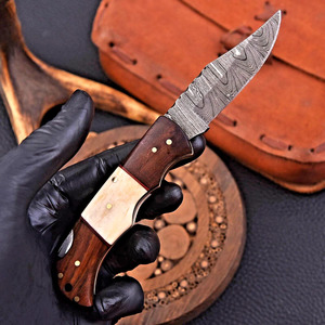 Couteau pliant en acier Damas forgé à la main, manche en bois et os, lame dentelée, vente en gros, OEM, couteau de chasse personnalisé, fabricant - Product Image 2