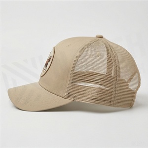 Gorra Trucker Unisex con Parche Bordado de Caballo, Gorra de Béisbol Ajustable de Malla, Diseño Casual de Seis Paneles, Color Beige - Product Image 3