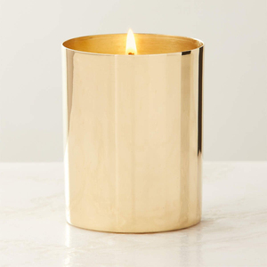 Porte-bougie cylindrique en laiton poli avec flamme allumée pour une décoration moderne. Cet article est un pot à bougie parfumée à plusieurs mèches. - Product Image 1