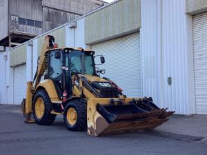 Chargeuse-pelleteuse CAT 432F 4x4 Diesel HYDAC, charge nominale 45 tonnes, équipement de construction, chargeuse frontale, excavatrice arrière, usage intensif - Product Image 4