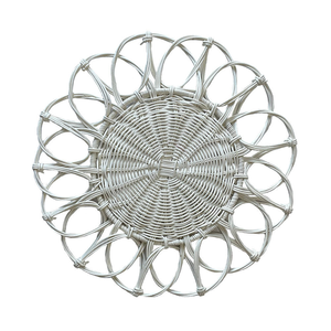 Mantel de mesa de alta calidad estilo clásico con diseño floral, hecho a mano con mimbre trenzado, resistente al calor, hecho en Vietnam. - Product Image 6