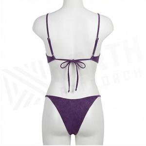 Ensemble de yoga 2 pièces imprimé papillon bleu avec finition dorée, body à col en V profond et jupe portefeuille longueur genou - Product Image 2