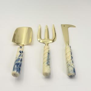 Kit de jardinage robuste : pelle à main, pelle de transplantation, cultivateur, râteau à main et fourche à plantes avec manche en résine, provenant d'Inde - Product Image 2