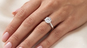 Bague en or blanc plaqué rhodium avec diamant solitaire rond taille brillant certifié IGI pour mariage, fiançailles, anniversaire, fête - Product Image 3