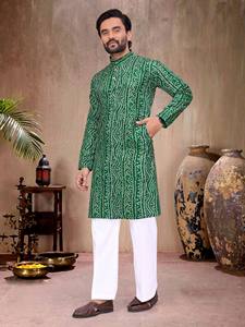 Ensemble de vêtements traditionnels pour couple avec kurta en rayonne à imprimé métallisé pour homme et kurti de créateur pour femme - Product Image 2