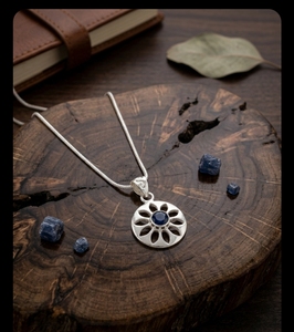 สร้อยคอจี้คุณภาพดี ราคาสุดคุ้ม สำหรับผู้หญิง สร้อยคอและจี้รูปไม้กางเขน จี้โครเมี่ยมฮาร์ทส์ ทำด้วยมือ - Product Image 3