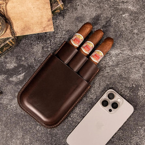 Étui à cigares en cuir véritable de qualité supérieure avec coupe-cigares intégré pour un rangement de voyage luxueux et une protection des cigares, en vente à bas prix - Product Image 1