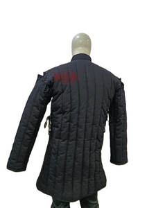 Gambesón Medieval Negro Hecho a Mano, Chaqueta Larga con Mangas Completas, Acolchado de Algodón, para Armadura de Caballero y Reenactamiento Histórico - Product Image 3