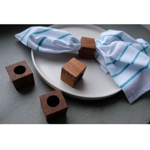 Ronds de serviette en bois modernes, forme carrée, bois naturel, accessoire de table durable pour mariage et dîner, largeur 5 cm - Product Image 2