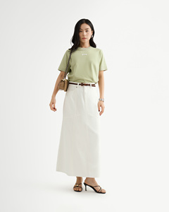 T-shirt d'été en coton de haute qualité pour femme, col rond, manches courtes, coupe courte, avec étiquette brodée, couleur unie, coupe classique - Product Image 3