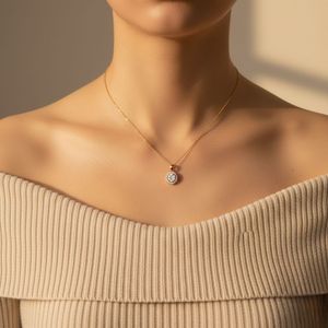 Collier pendentif ovale avec halo pavé et taille ronde 0,65 carats au total - Product Image 6