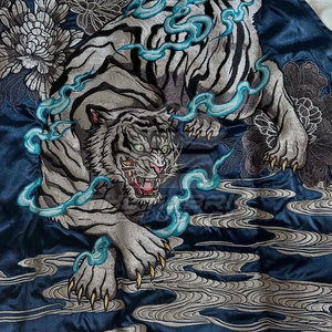 Chaqueta Sukajan Moderna y Ligera para Hombre, Tejido Satinado de Moda, Patrón Bordado Detallado, Cierre Frontal, Transpirable y Ecológica - Product Image 5