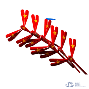 [VENTA EXITOSA] Libélula de Bambú Hecha a Mano Natural de Blue Lotus Farm, Juguete de Equilibrio Pintado a Mano, Decoración para Mesa de Hogar, Recuerdo - Product Image 1