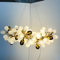 Lustre moderne linéaire en laiton avec abat-jour en cristal blanc chaud, éclairage économique 2700K, luminaire suspendu pour salle à manger