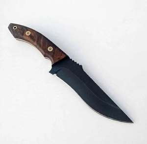 Cuchillo de Camping Personalizado Hecho a Mano de Acero Recubierto de Negro con Mango de Madera, Pernos de Mosaico y Orificio para Cordón - Product Image 6