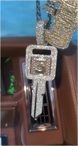 Colgante de llave de coche con diseño único, estilo Hip Hop, con incrustaciones de Moissanita, en plata de dos tonos, con logotipo personalizado, joyería para hombre estilo rapero - Product Image 3