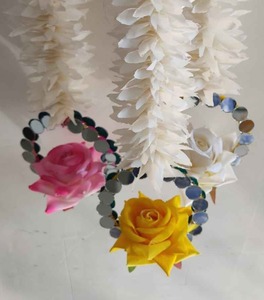 Guirlande de fleurs artificielles de jasmin et de mogra avec anneau miroir et pendentif rose pour la décoration murale de fond de scène de mariage et de festival indien Diwali - Product Image 4