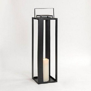 Lanterne à bougie en métal et verre de style luxueux, au design attrayant et de bonne qualité, pour la décoration intérieure et extérieure. Disponible. - Product Image 2