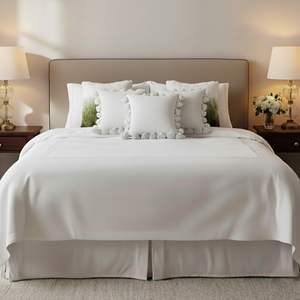 Ensemble de 5 housses de coussin en fausse fourrure ombrée et 3 housses de coussin texturées blanches avec pompons pour canapé et lit - Product Image 4