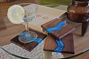 Posavasos de Madera de Nogal y Resina Epoxi - Cuadrado de Lujo Hecho a Mano de 6mm de Grosor, Fácil de Limpiar y Resistente a las Manchas - Product Image 2
